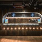 Bar tafel eiken wagondelen geschaafde in kantoor Redbull Nederland
