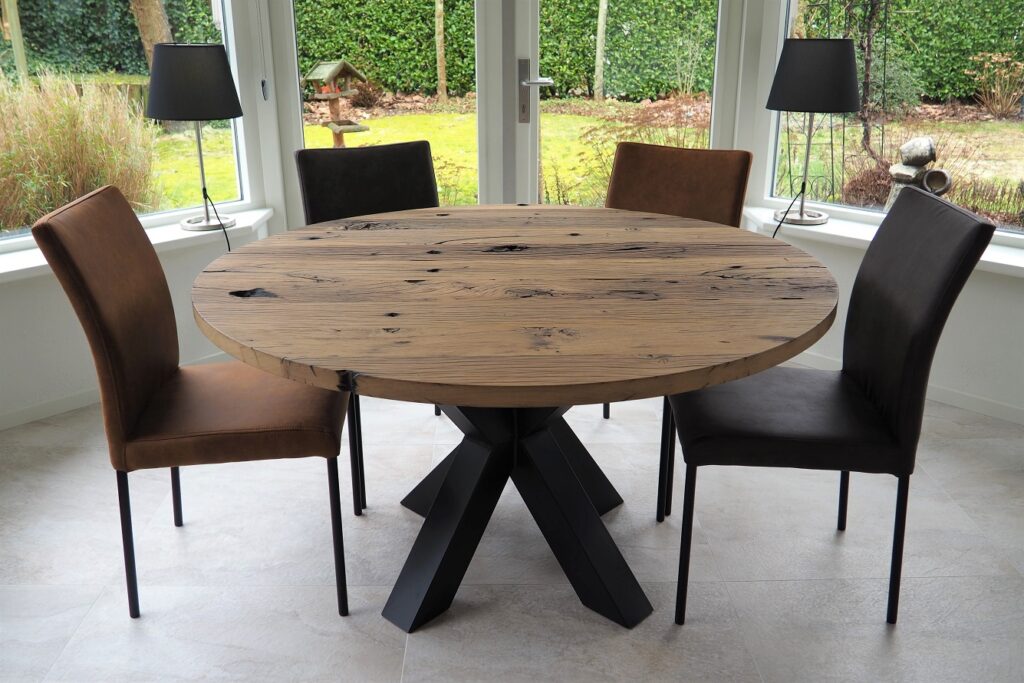 Round table cross legged oak wagon planks planed in living room