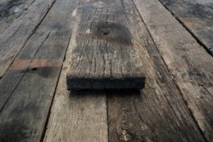 Presentation thick wagon plank 6cm with soot stain and hole