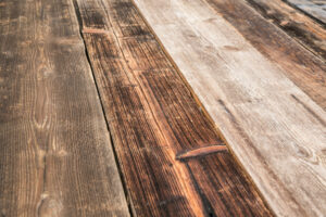Presentatie van bruine barnwood fichte plank