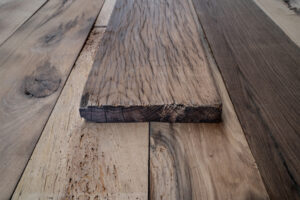 Presentation of an oak block wall planed 4 cm on a table