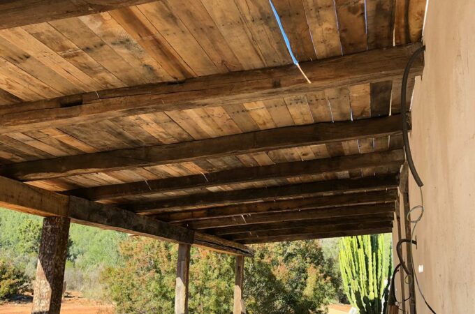 Presentation of a solar roof made of old oak beams