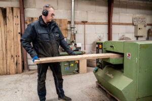 Re-shaving of the composite wagon boards in the old wood shed