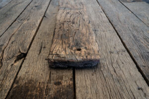 Presentation of a brushed oak wagon plank with drawing and hole