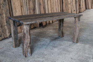 Presentation of table of brushed oak wagon planks with square legs of oak beams