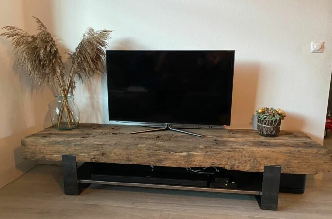 Presentatie tv meubel eiken spoorbielzen gestraald met onderstel