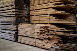Presentatie pakken blokwanden in de oud houtloods