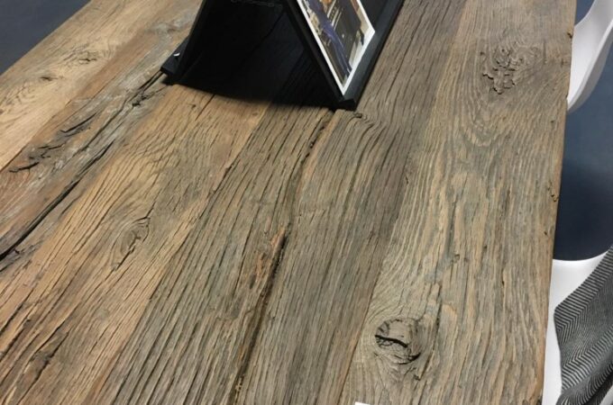 Presentation barnwood oak table 4cm thick in home store